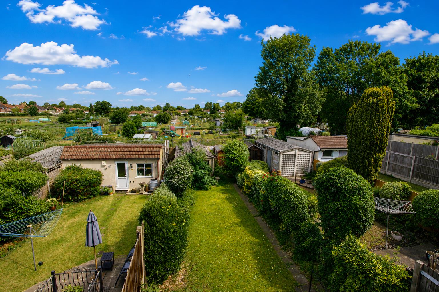 3 bed property in Stanley Square, Carshalton